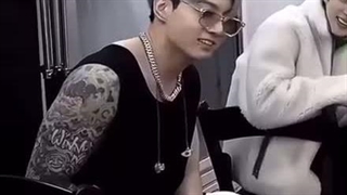 وایییی بازو هاش جونگ کوکم….