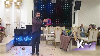 اجرای شعبده بازی جالب در تالار پذیرایی