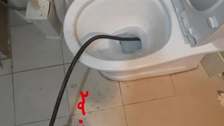 رفع گرفتگی توالت با فنر 15 متری در غرب تهران