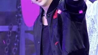 فنکم بنگ چان در اجرای آهنگ case 143 از استری کیدز ( درخواستی )