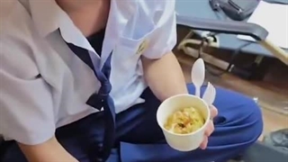 غذاخوردن درو در پشت صحنه ی سریال جواهر بخش ای